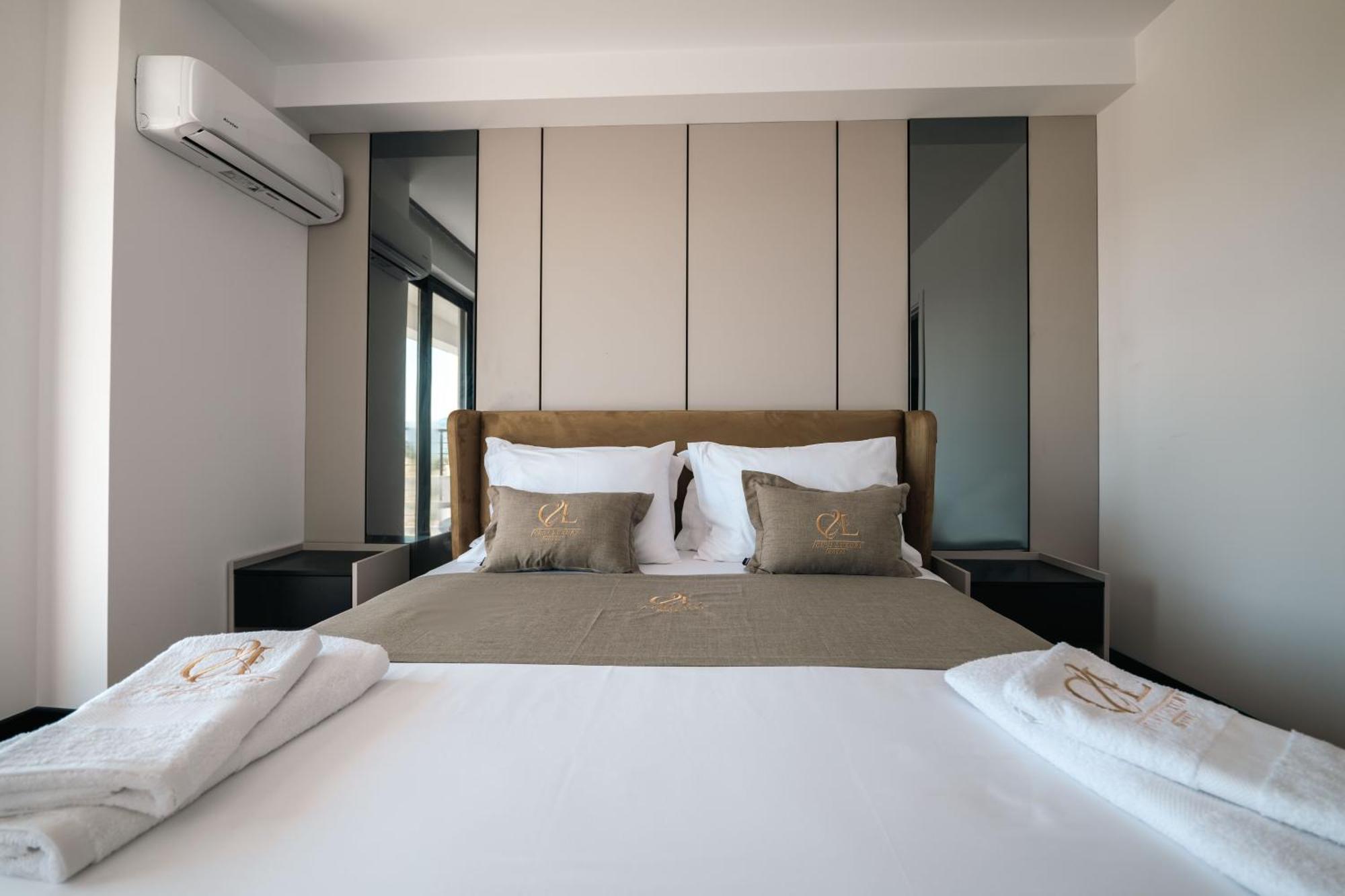 Cuni Luxury Hotell 4*