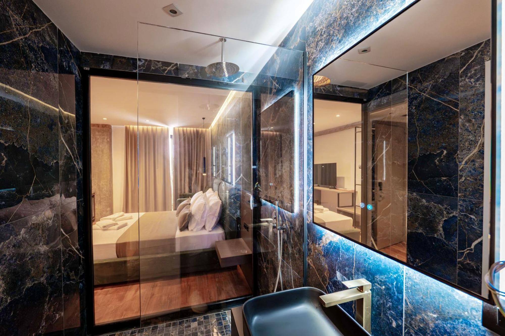 Cuni Luxury